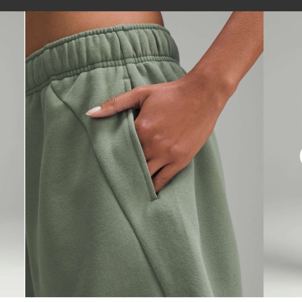 Lululemon Scuba Mid-Rise Oversized Short 7" - Picture 7 of 7